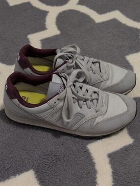 New Balance Light Gray Sneakers with Maroon Collar - Women's Size 7